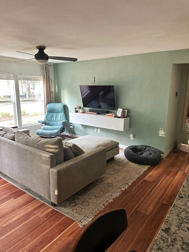 Building Photo - Downtown Loveland Home with Garage and Spa...