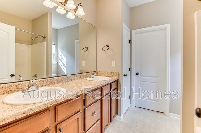 Building Photo - 812 Oshields Ct
