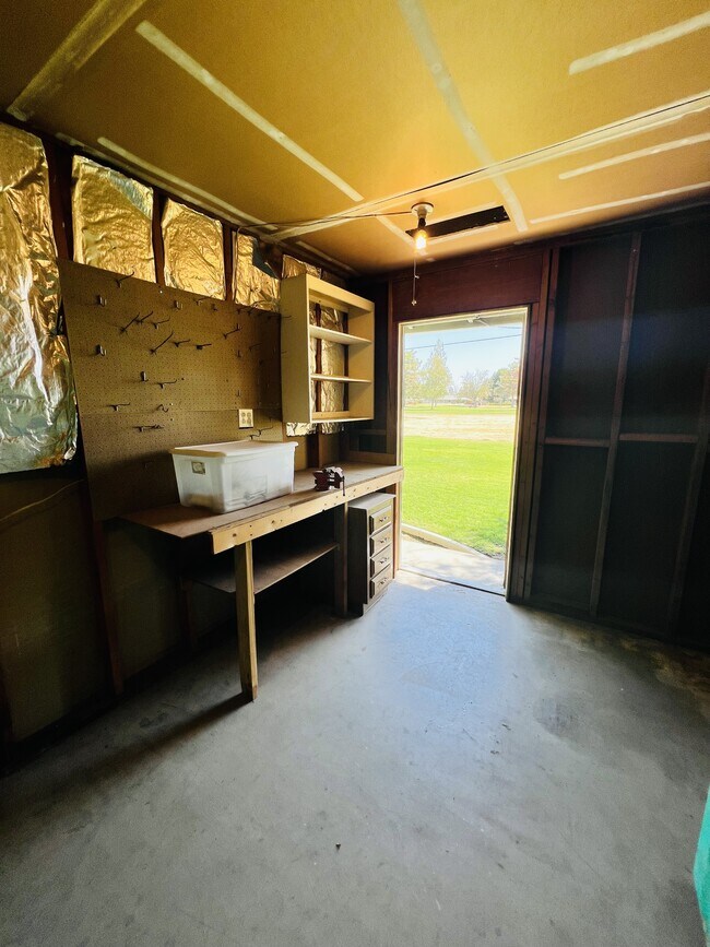 Building Photo - 500 River Oaks Dr