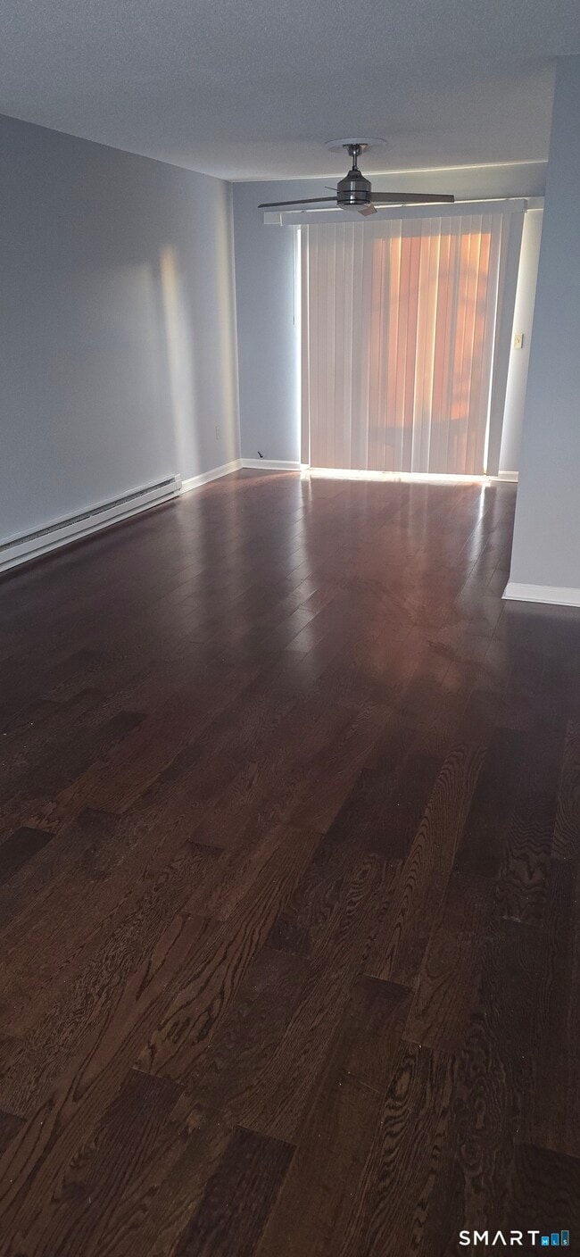 Building Photo - 925 Oronoke Rd