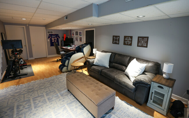 Building Photo - 906 Mill Pond Dr