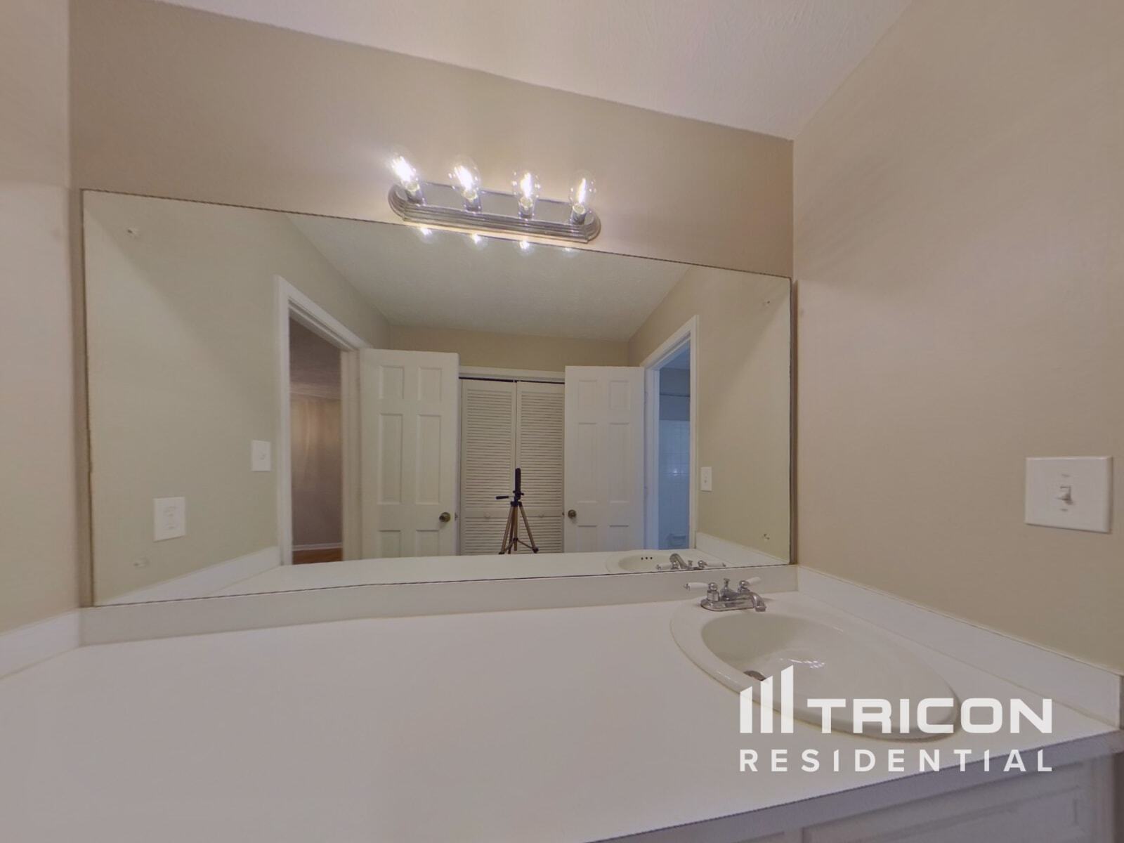 Building Photo - 5823 Williamsburg Dr NW