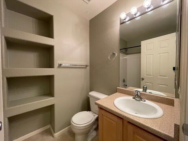 Building Photo - An Inviting Lifestyle!