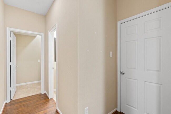 Primary Photo - 17120 Wilthorne Gardens Ct