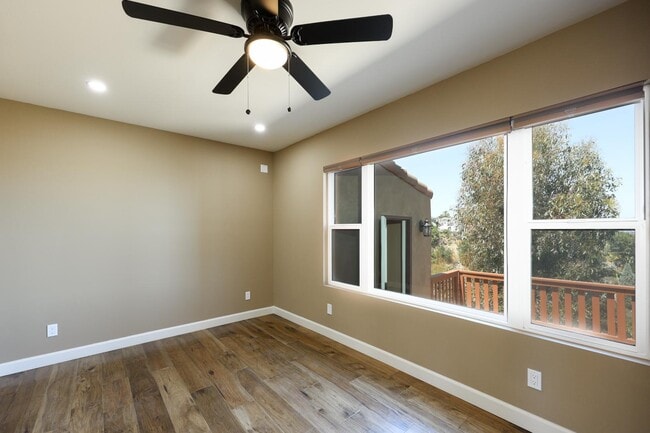 Building Photo - 4960 Vista Pl