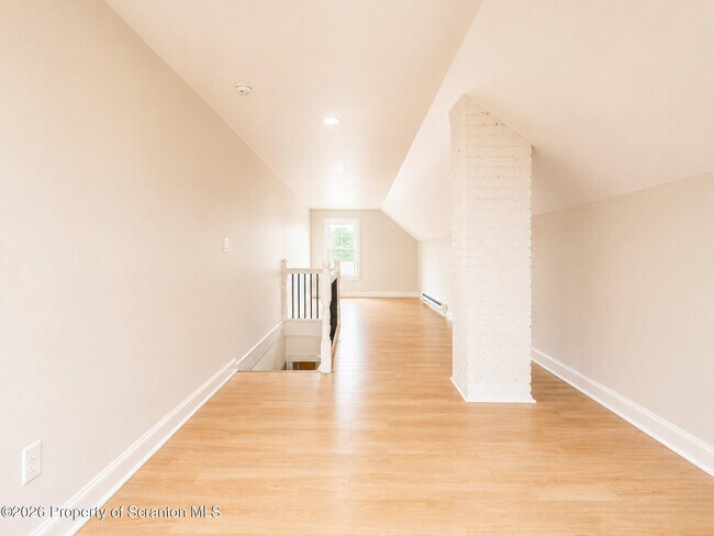 Building Photo - 1112 W Elm St