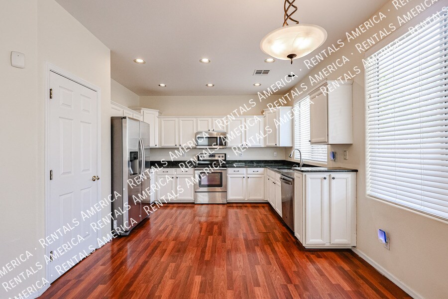 Building Photo - 1372 W Thompson Way