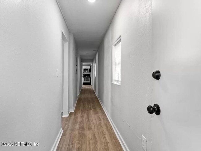 Building Photo - 1424 E 25th St