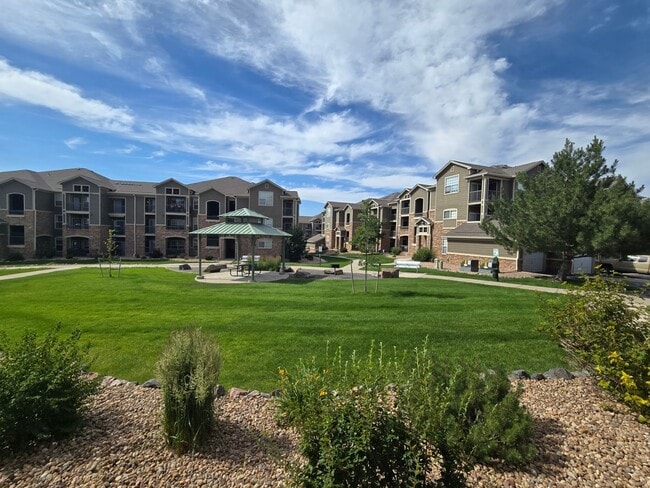 Building Photo - Beautiful 2 Bed, 2 bath condo
