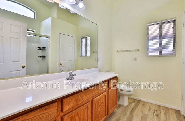 Building Photo - 1025 E Palomino Way
