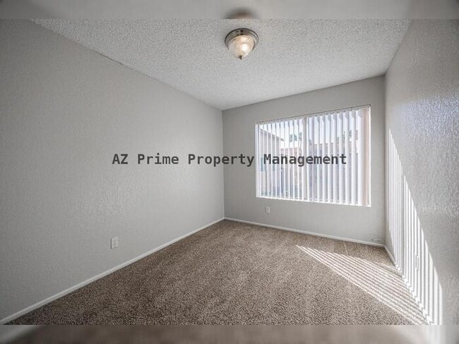 Building Photo - 4828 W Orangewood Ave