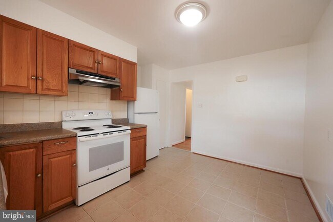 Building Photo - 9611 Potomac Dr