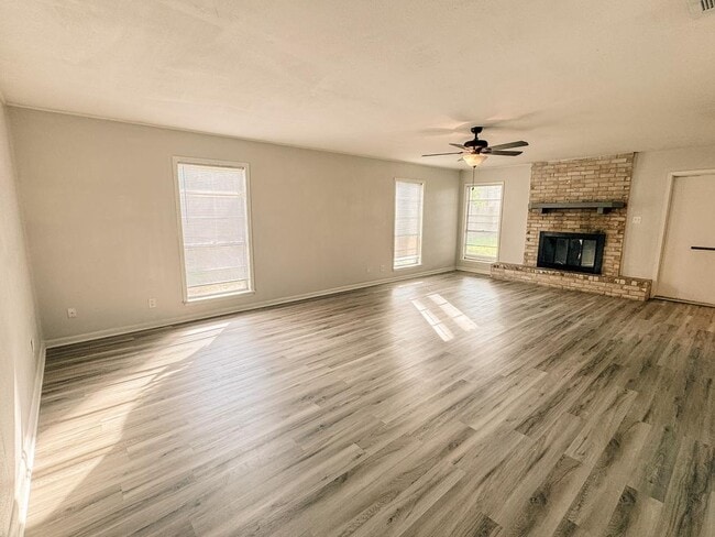 Building Photo - 102 Tanglewood Dr