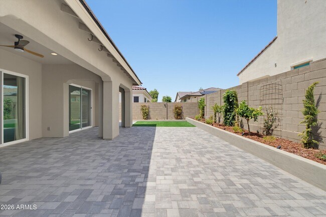 Building Photo - 2024 W Andalusian Trail