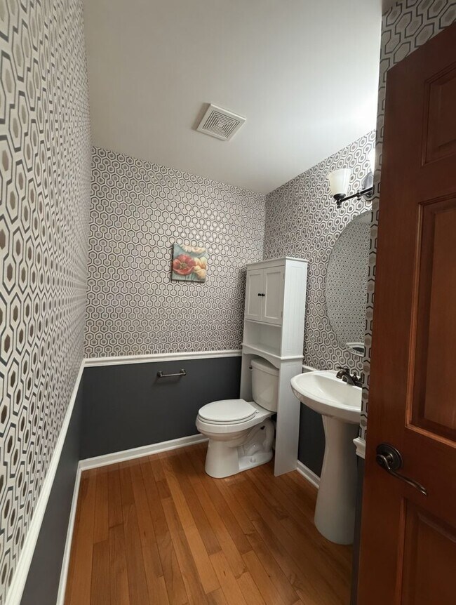 Building Photo - Rare executive rental in chanhassen! 5 beds no upgrade left behind!!!