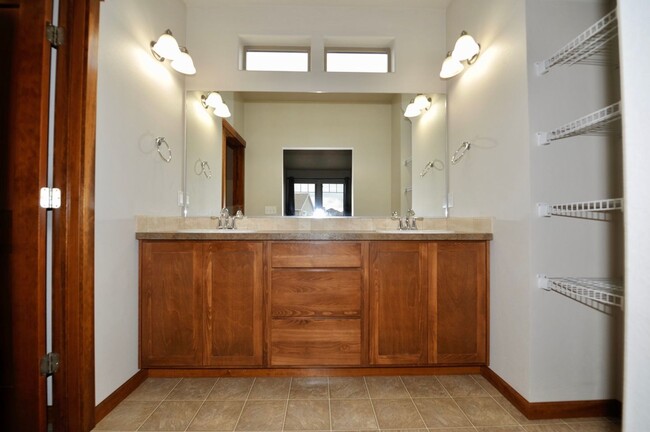 Building Photo - Coeur d'Alene Place Community 3 bed 2.5 ba...