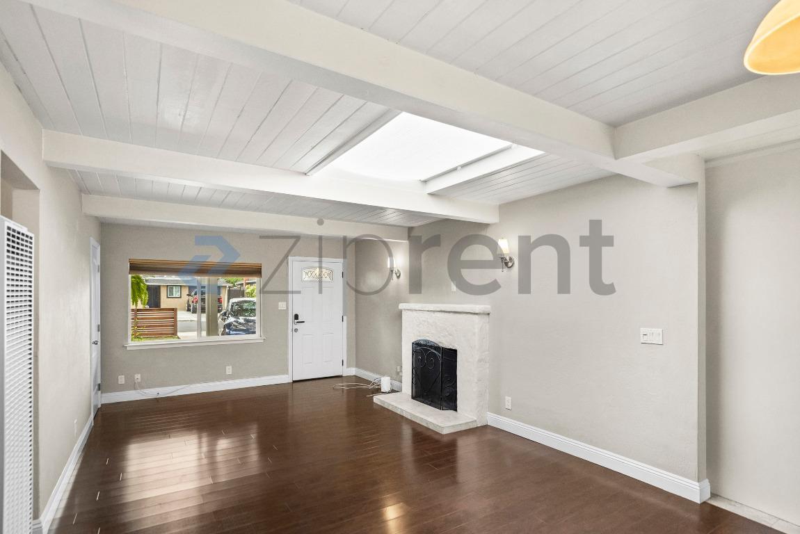 Building Photo - 1135 Hollyburne Ave