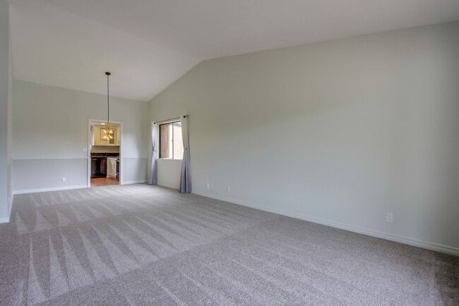 Building Photo - 4 bedroom home in amazing La Costa Community!