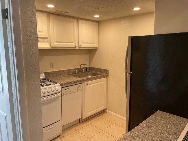 Building Photo - 131 Water Front Way