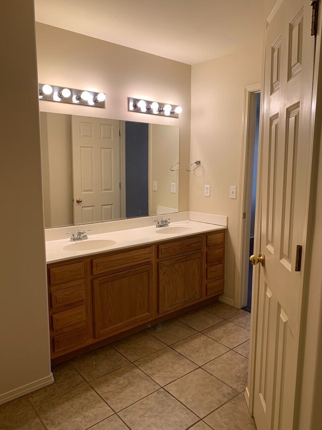 Building Photo - Ready NOW 3 Bedroom For Lease -  Bentonvil...