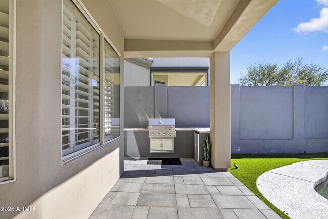 Building Photo - 10587 E Sheena Dr
