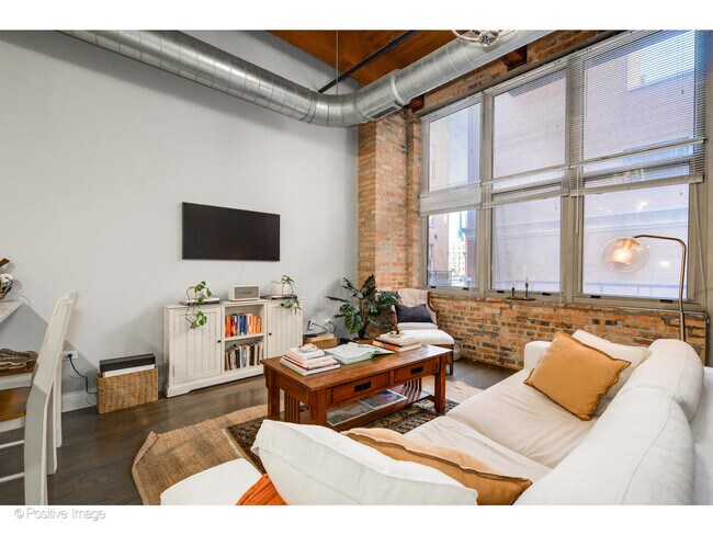 Building Photo - 1500 W Monroe St