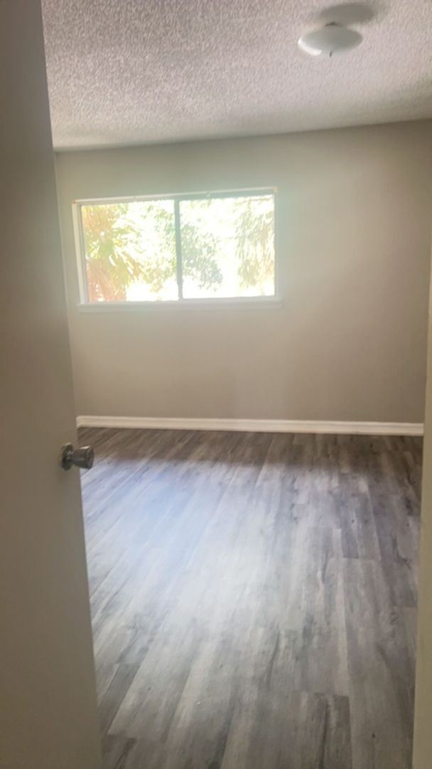 Building Photo - 2 Bedroom, 2 bathroom condo For Rent in Town N Country!