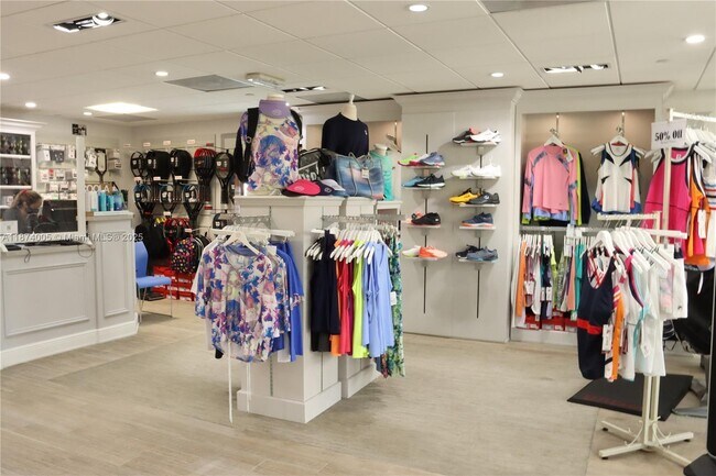 Building Photo - 1000 W Island Blvd