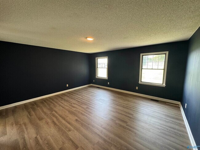Building Photo - 120 Roy Dr
