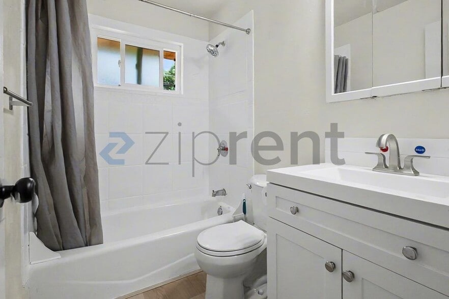 Building Photo - 2306 Ramon Dr