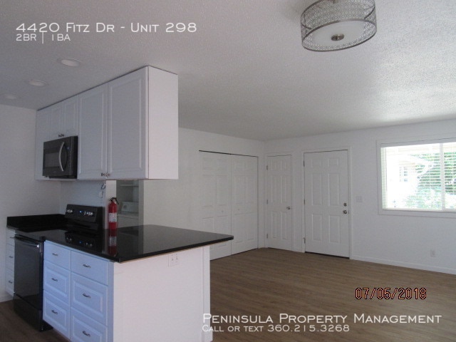 Building Photo - Bremerton Duplex