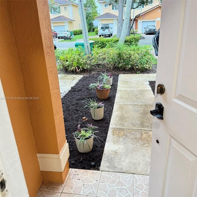 Building Photo - 6482 Catalina Ln