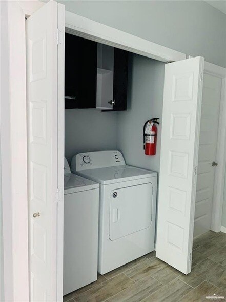 Building Photo - 1907 Cari Nicole Ave