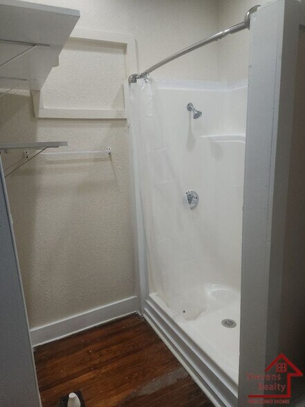 Building Photo - 117 N Main St