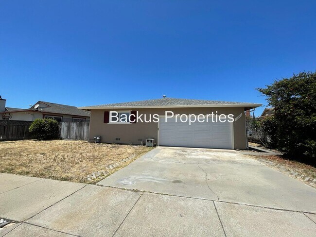 Primary Photo - Remodeled three bedroom home near Marina B...