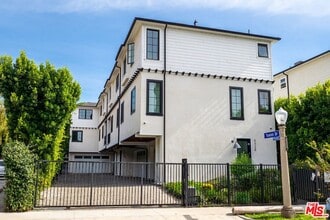 Building Photo - 5330 Agnes Ave