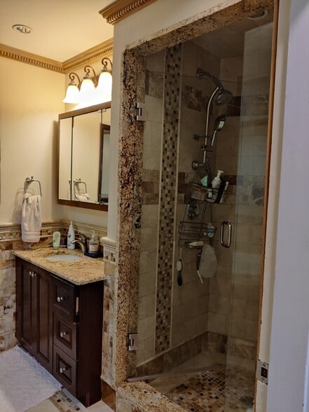 Building Photo - 57 Riverdale St