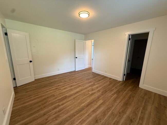 Building Photo - 2128 Sharondale Dr