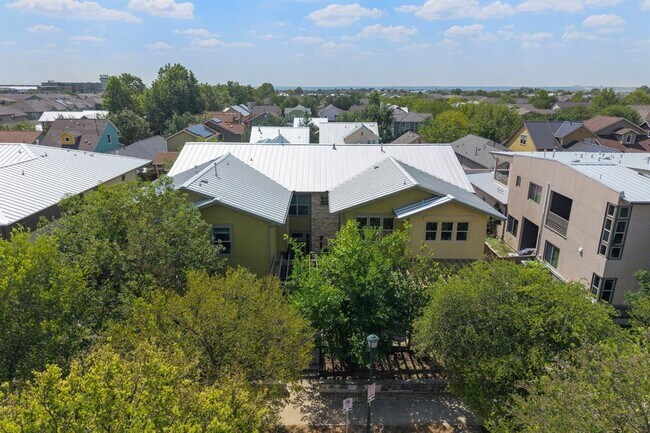 Building Photo - 2017 Simond Ave