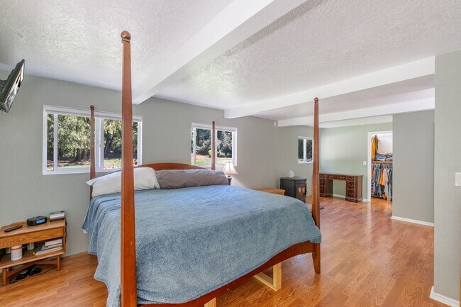 Building Photo - Rare Home on Creek Front Property!