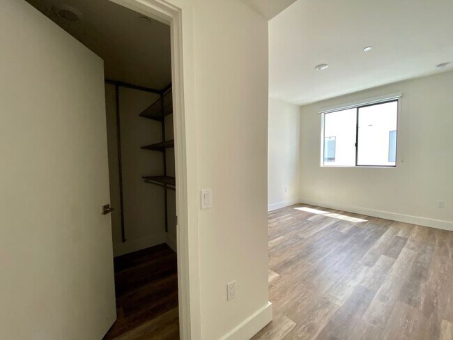 Building Photo - 5727 La Mirada Ave