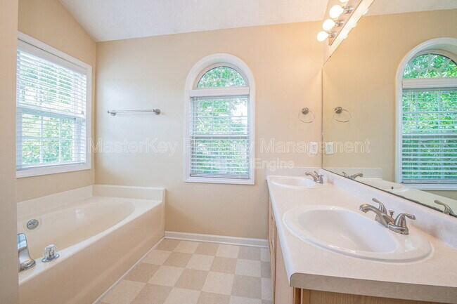 Building Photo - 4001 Winecott Dr