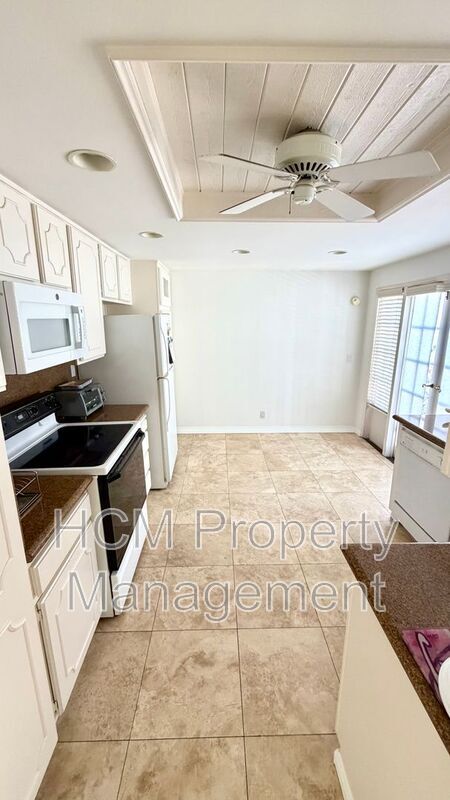 Building Photo - 13 Navarre