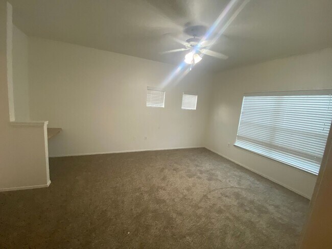 Building Photo - 1000 Diamond Dr