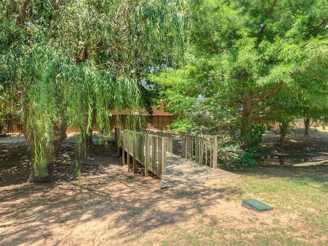 Building Photo - 304 Eccell Ct