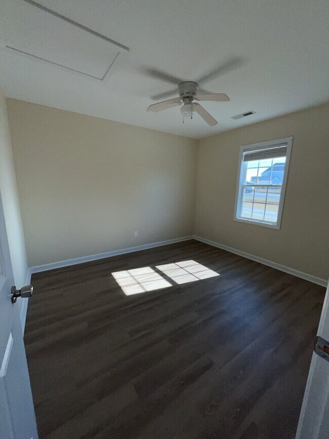 Building Photo - 106 Laib Ln