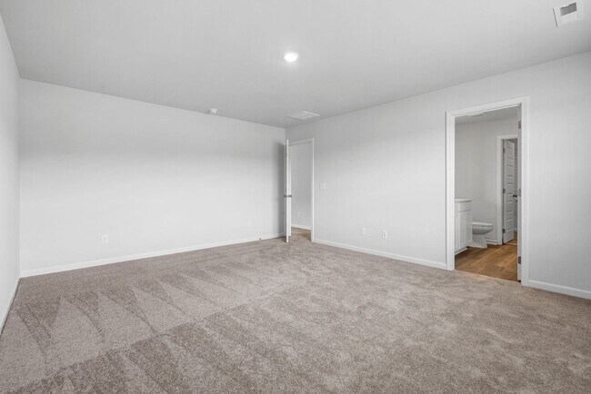 Building Photo - 457 Perthshire Lp