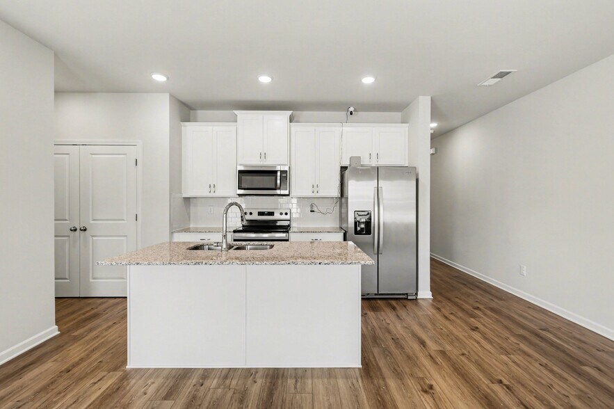 Building Photo - 6386 Sundowner Pl SW