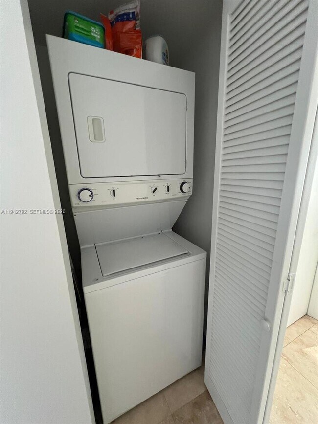 Building Photo - 185 SW 7th St