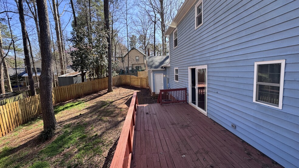 Large fenced backyard - 4 Bunker Hill Pl